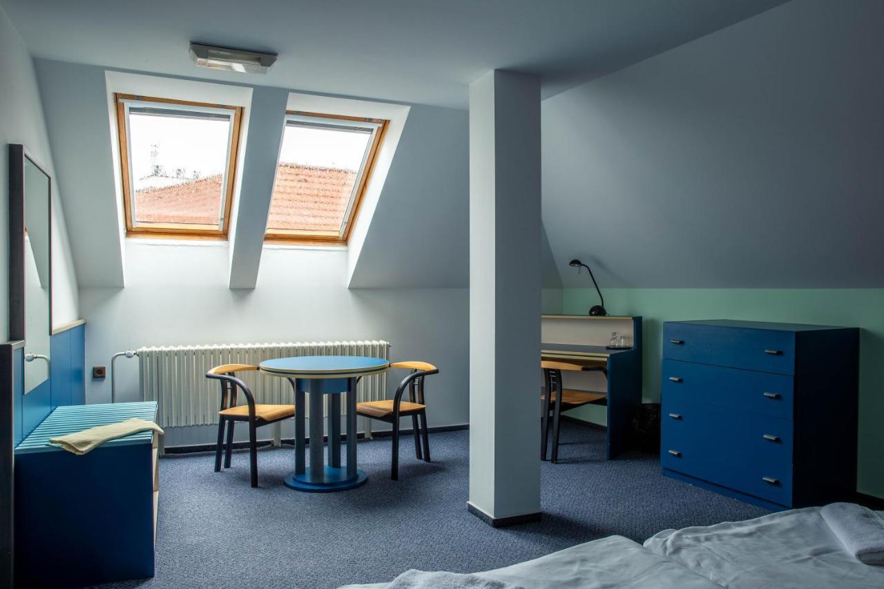 Penzion Amatka Hradec Kralove Bagian luar foto