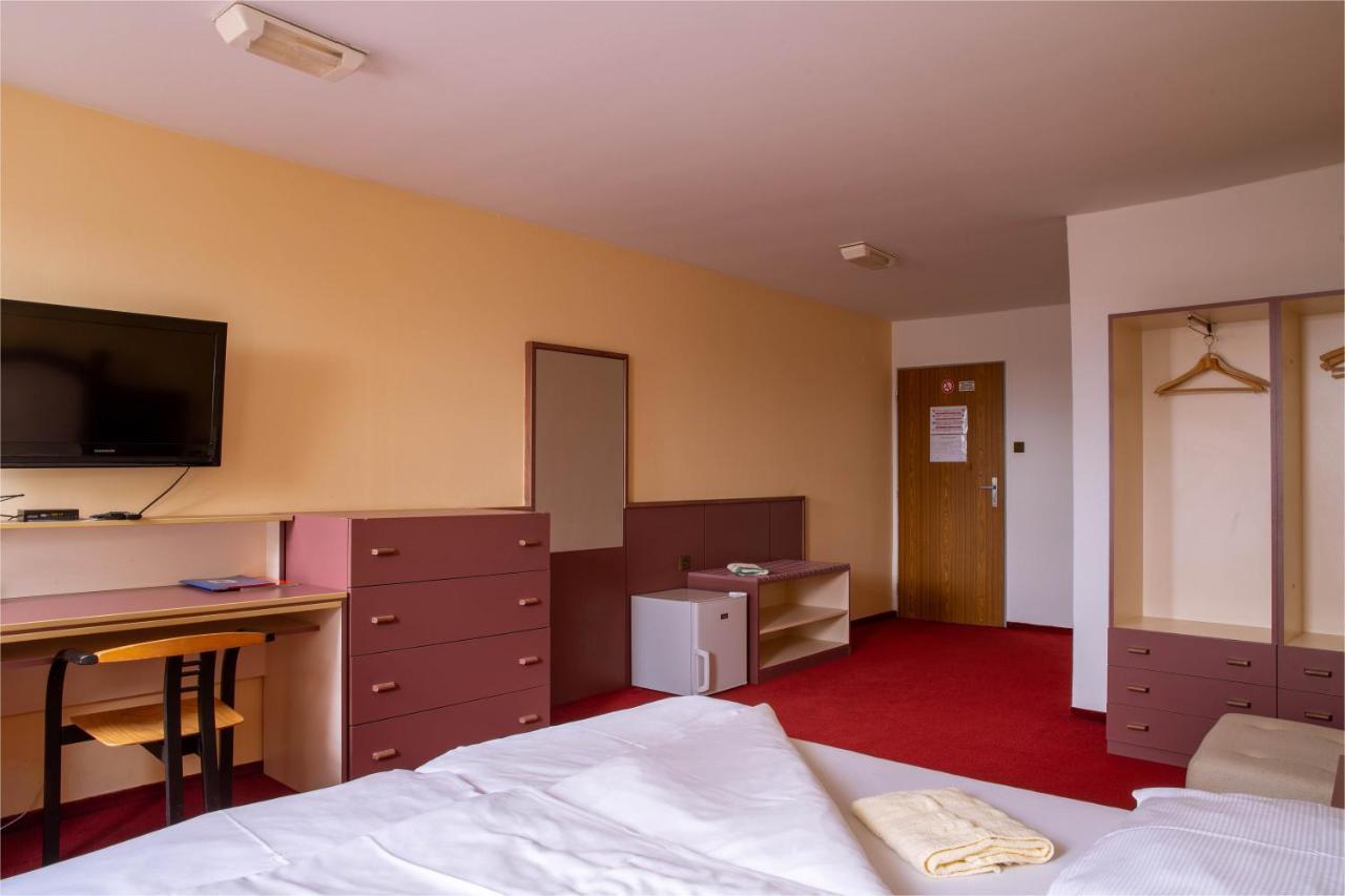 Penzion Amatka Hradec Kralove Bagian luar foto